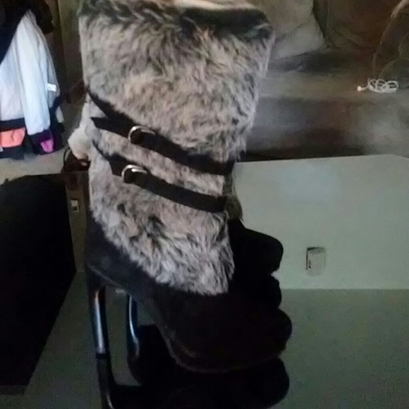 COPY - Boston Proper. Winter fox fur boots - Picture 2 of 5